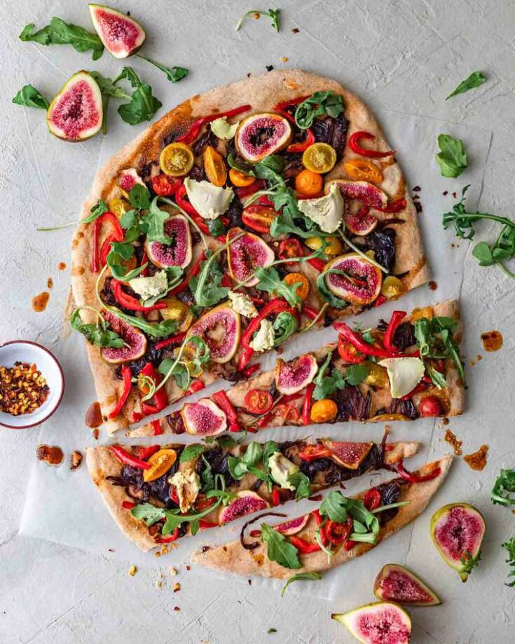05.5 vegan pizza with figs and caramelized onions