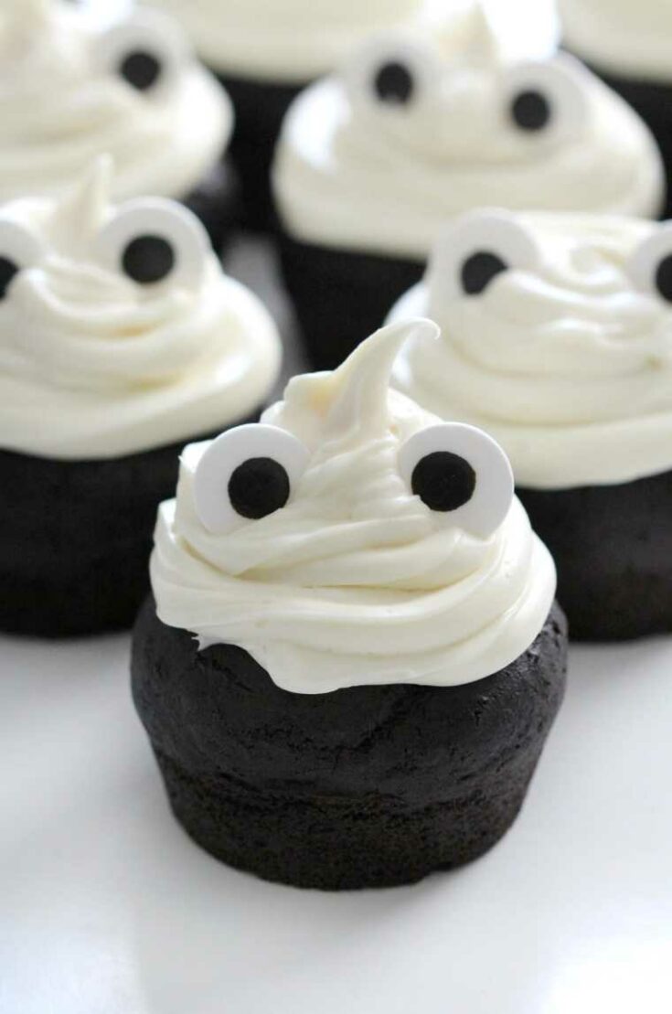 20 Ghost Cupcakes