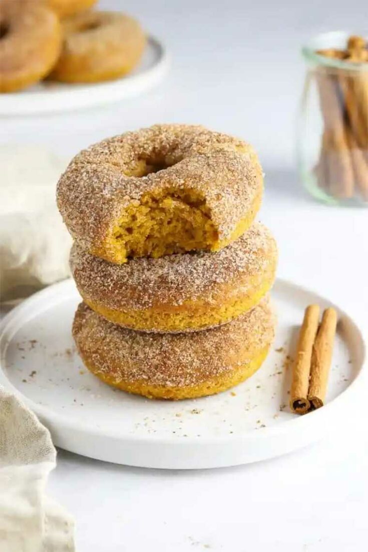 20 vegan pumpkin donuts