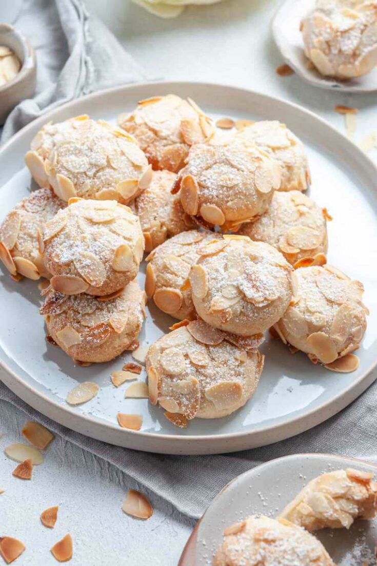 27 vegan almond cookies