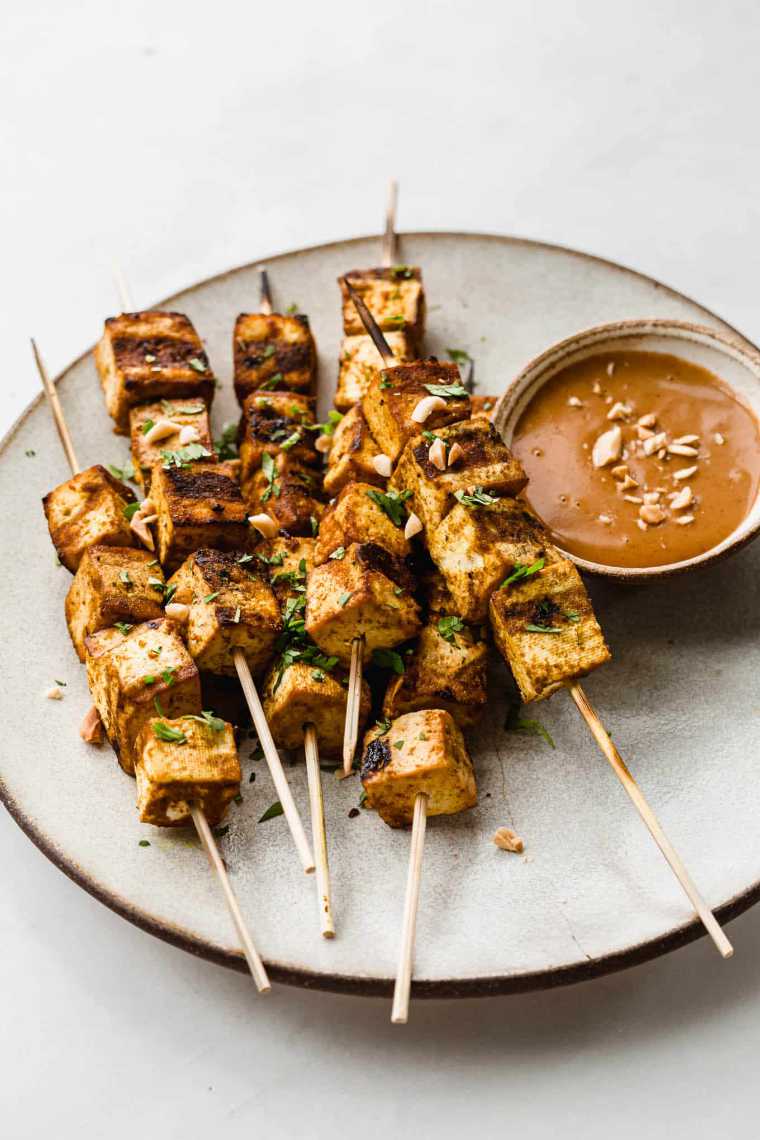 white plate with 6 pieces of Tofu Satay and Peanut Sauce