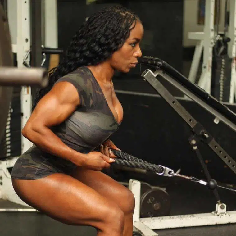 vegan bodybuilder Jehina Malik working out