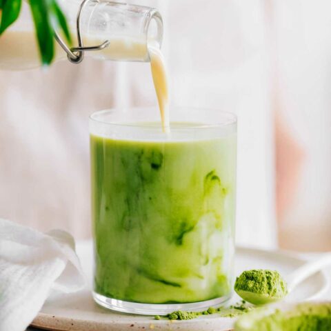 Almond Milk Matcha Latte (Vegan) – Nutriciously