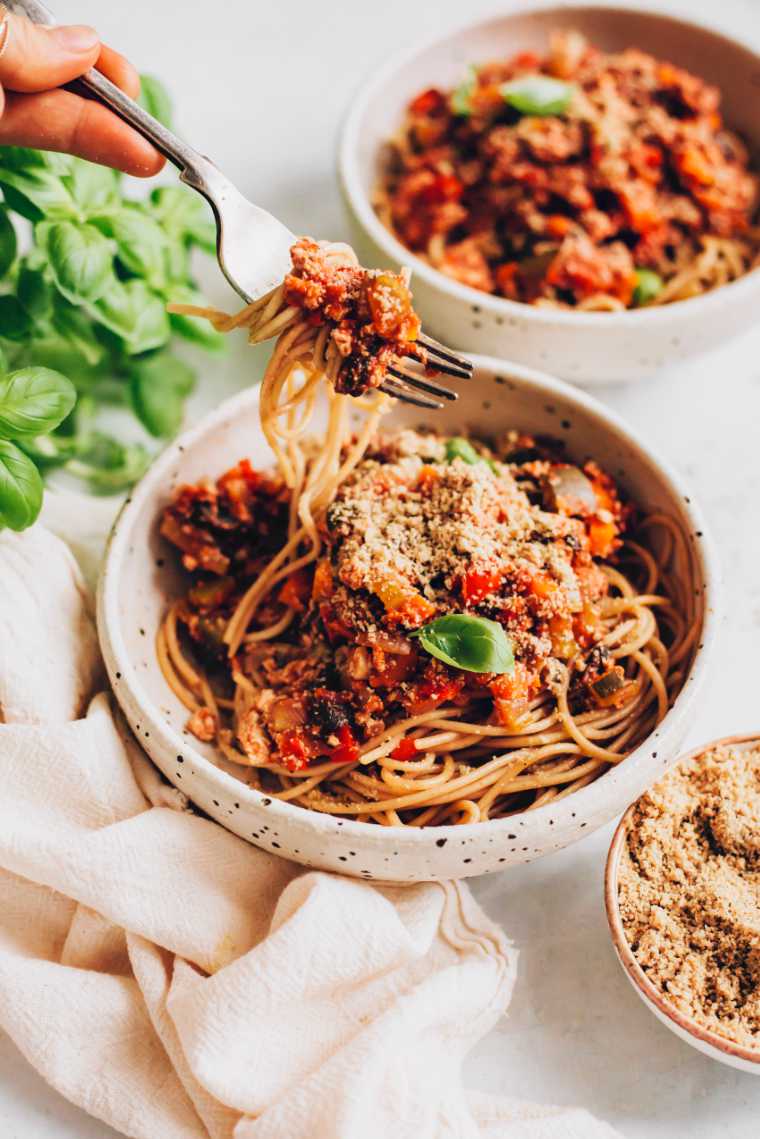 spaghetti bolognese on a fork
