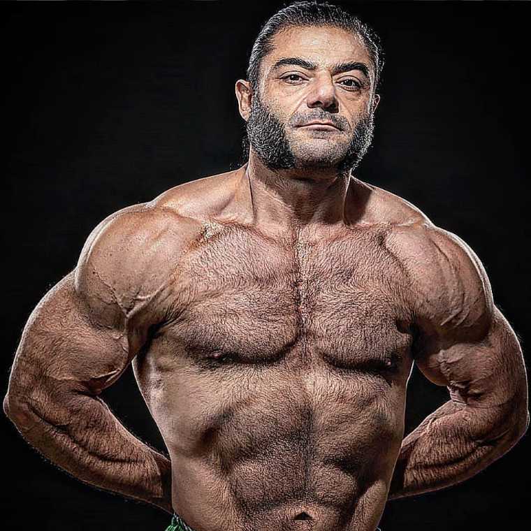 vegan bodybuilder Patrik Baboumian showing his muscle