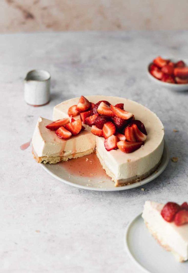easy vanilla strawberry cheesecake