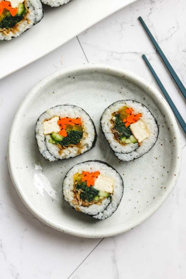 vegan kimbap with tofu